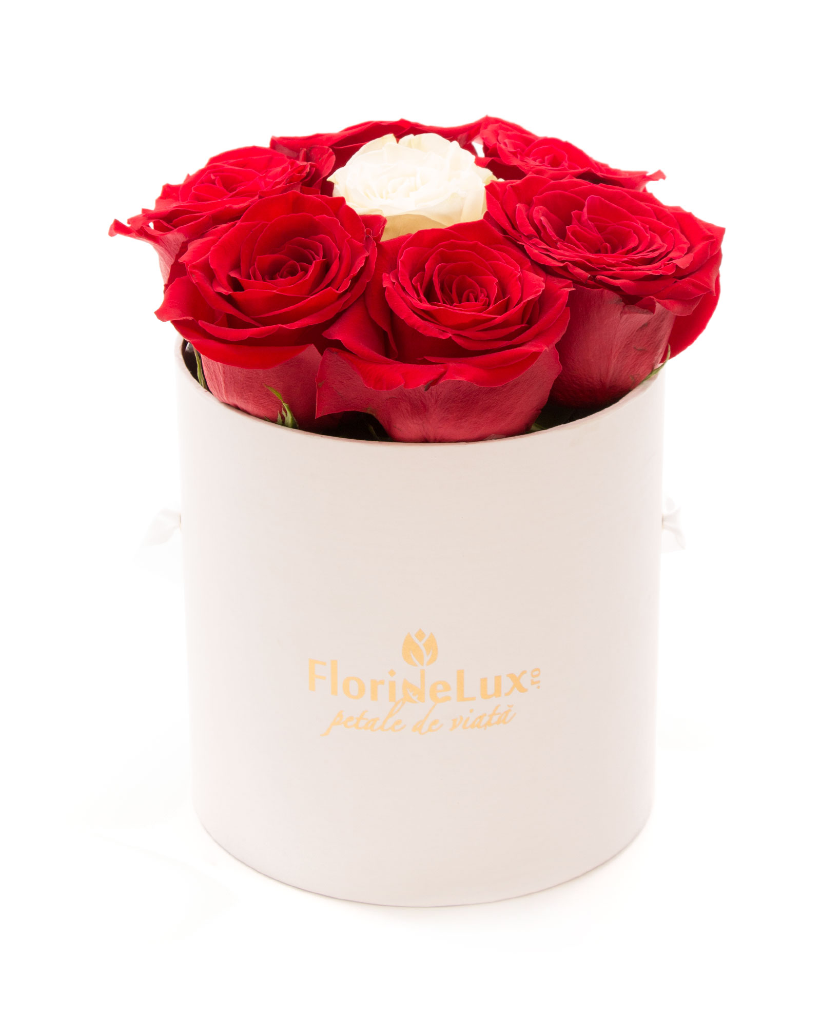 Cutie 9 trandafiri rosii si unul alb si vin Tralca